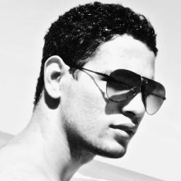 Ñ sou, nunca fui, ñ faço qestão d ser perfeito.
Tenho inúmeros dfeitos,alguns eu conheço e tento administrar, outros ainda nem foram expostos, + sei q existem.