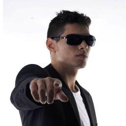 DJ Gui Santinon abrange o estilo de Electro House/Progressive House e vem ganhando espaço no cenário Londrinense por suas técnicas de mixagem num estilo único.