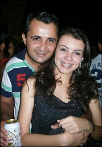 amo futebol ,minha familia, meus amigos i principalmente minha vida!!