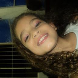Sou Bianca dias gosto muito da Larissa manoela e do Luan santana etc...sou muito legal ,patricinha....