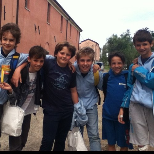 Hi,i'm Piter i'm10 and i like music(nicki minaj) and i like film(twilight)