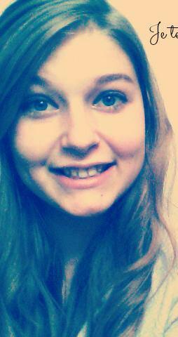 Salut :3 , Je suis Directioner et TRES fière, je sors des conneries souvent, je suis chiante mais pas méchante xD :P ♥♥
#FOLLOW BACK♥♥ ~ @OneDirection 3 ~
