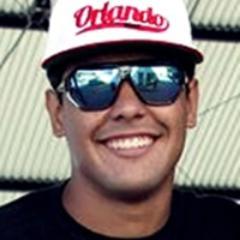 Tenho 17 anos, sou feliz e em busca de novas aventuras.