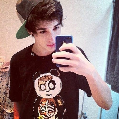 16. Canadian/British ;) #teamfollowback I love her @lanadelrey xx kik me: @itsmax97 :)