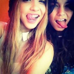 ☯✩ℐ ℒᎾᏉℰ @VanessaHudgens and @stellahudgens ❤ I will support The HudgensFamily!:3 #Lovebugs #Nessasaurs #Nessaflies are the BEST❌⭕❌⭕