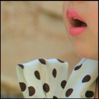 هي أوتار قلبي شخصية هاديه مزاجيه لا تحب الازعاج #تبادل_رتويت مفضلتي تحتوي تغريداتي مما راق لي ...🌺