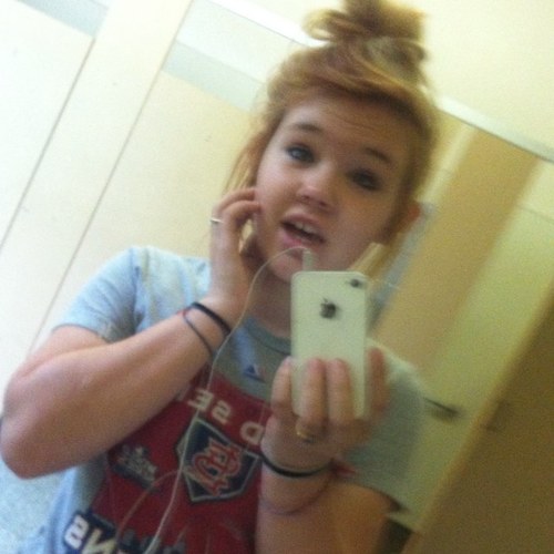 SnOw_BuNniiie's profile picture. follow me i follow back :) #teamfollowback..