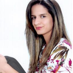 Casada, 35 anos. 
Taróloga, Terapeuta de Vidas Passadas,  Reikiana,  Professora, Escritora.