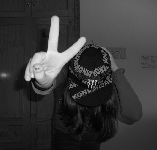 Holaaa :) ¿Mi nombre? Lara :) perdida por twitter. Aqui para lo que necesiteis :) soy una amiga mas, solo pedir Whatsapp ;)// Con música siempre que puedo.