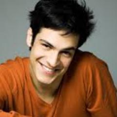 E eu encontrei você. Você que mora longe, mas se faz presente a cada segundo. Você, que não tem asas, mas é o meu anjo. @mateusolano ∞