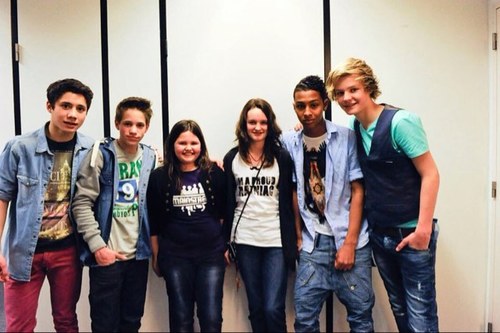 Dit acc. is van 2 beheerders: Laura en Emma en we zijn echte mainiacs, wij volgen altijd terug als je het vraagt ;) fb van mainstreet 10/11/12 ♥ fb daan, owen x