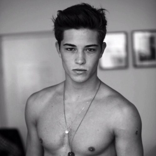 Hot pictures of sexy boys and men to start everyday with a smile ~Random pictures of boys with sixpack ~Tieneracc. ~The Netherlands ~I love sixpack.