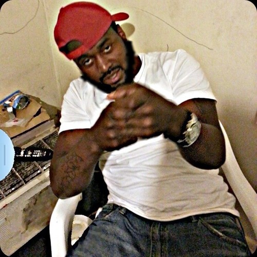 YUNG NIGGA GETTN TO DAT GREEN PAPER!! AT DA TOP ITS JUS #US. FOLLOW E N E FOLLOW BACK #UHEARME!!!
