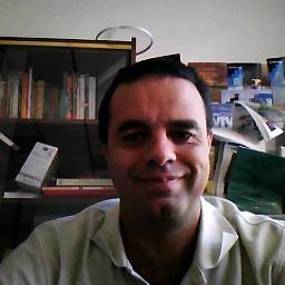 Profesor de Educación Física del colegio Claret de Madrid. Licenciado en Ciencias de la Actividad Física por la Universidad de Las Palmas de Gran Canaria