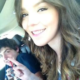 @pau_holguin Me Siguio el 29 de Mayo de 2013