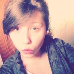 Hey! Im danielle! Follow me i follow back!
Love to box and swim! Ordinary swansea chick;)3