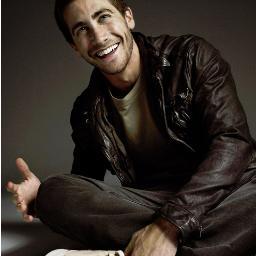 Jakob Gyllenhaal, 32 años, Actor. Me gustan los animales, los atardeceres, dormir, mirar películas y series y los abrazos. [FalsoComoTetasDeSilicona]