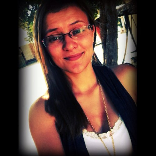 hey..!! i'm 18 yrs old, going to CSUSB. i'm a straight fwd person. i love to hang out w/ my friends, chill & watch MOVIES. =D **follow me and i follow back**