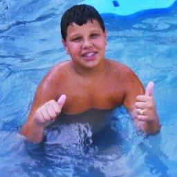 - 13 anos , #Escorpiano , Santista , Louco , Extrovertido , Enfim Um adolescente Retardado ♥ !