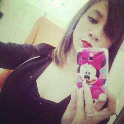 Ela é diferente, ela é engraçada, é inteligente, e também é bem humorada ♫