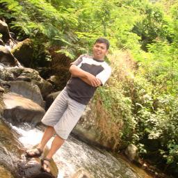 Senyum adalah anugrah Tuhan bagi setiap manusia yang mengandung cahaya kebaikan dan kesucian, membawa kedamaian bagi yang melihat, dan menumbuhkan kasih sayang