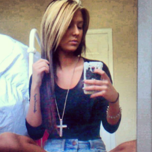 Beneath the make up and behind the smile, i'm just a girl who wishes for the world ♡