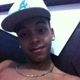 Um brinde pros guerreiro , zé povim eu lamento .   http://t.co/fqyPOSIe4J