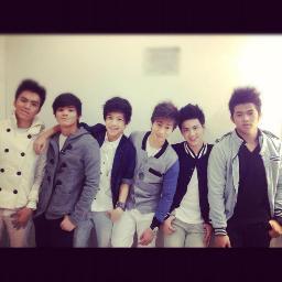 we are the chicser fanboys =) follow niyo naman kami .. sana pati mga girls ma-follow niyo kami ..