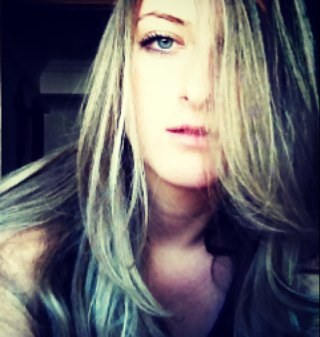 Sou como você me vê. Posso ser leve como uma brisa ou forte como uma ventania, depende de quando e como você me vê passar.