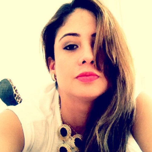 Raflower27's profile picture. Tu me desconheces quando me olhas e só podes vislumbrar uma faceta da minha personalidade quando convive comigo, quando quero que me conheças. Rafaella, prazer.