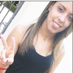 Tenho 17 anos , sou São Paulina com muito Orgulho ' .. Sou timída , não vou falar que eu sou Perfeita , Maiis sou muito verdadeira