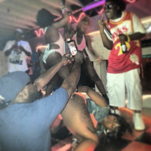 indie rapper from the lowcountry presenting everyone who wants to listen with 100 % authentic  music!!! http://t.co/CZW6hYJb