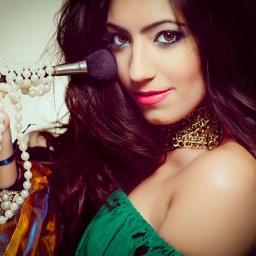 Celebrity Makeup Artist & Founder of Facetools by Natasha S and http://t.co/rlS2eTrzX5