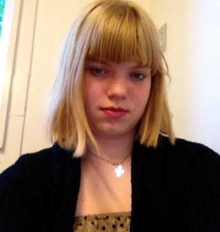 Hi Im Zilla 12 year old Directioner Twilight Fan And Bookworm #TeamEdward
