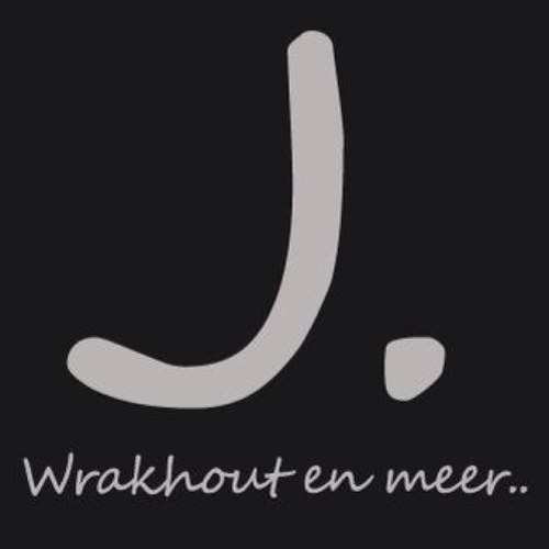 Volg @Jalvinos: Strandjutter 2.0 die unieke producten maakt van zelf gejut wrakhout! Leuke tweets, pro hergebruik & recycling en genieten van het strand..