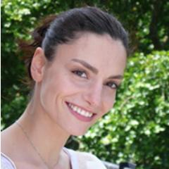 International model turned naturopathic nutritionist and yoga teacher, showing people how to achieve holistic health and well-being #natural #health