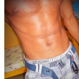 Peter2218's profile picture. tão bom viver dia a dia,
a vida assim jamais cansa...
nada jamais continuara
tudo vai recomeçar.
atiro a rosa do sonho,
nas tuas mãos destraídas...