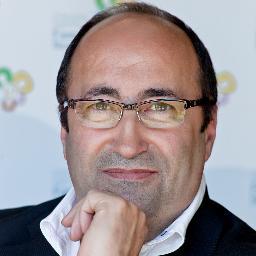 Padre de Familia Numerosa, activo socialmente,Vocal de la FEFN, Tesorero de ACAMAFAN y Presidente de APFNT.