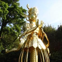 白雲飛 韓国語がわからないので オラボニとヒョンニムの違いもわからないのだが 燕山君に ヒョンニム はやめろ と言われた彩景が オラボニ と呼び出すということは 男が兄を呼ぶ時はヒョンニム 兄上 で 女が兄を呼ぶ時はオラボニ 兄さま なのかな