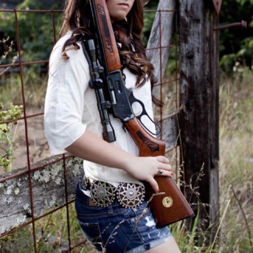 Huntressprobs's profile picture. all decked out in brown and green, shes the sexiest tree you've ever seen (; ill follow all you huntresses back! tweet me your #huntressprobs