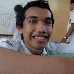 Penyendiri , Pemalu , Suka Musik dan Game Online, galauver's
@AwesomeShilla