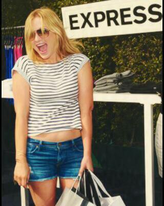 #JCapper //
Listen to music .. ♥