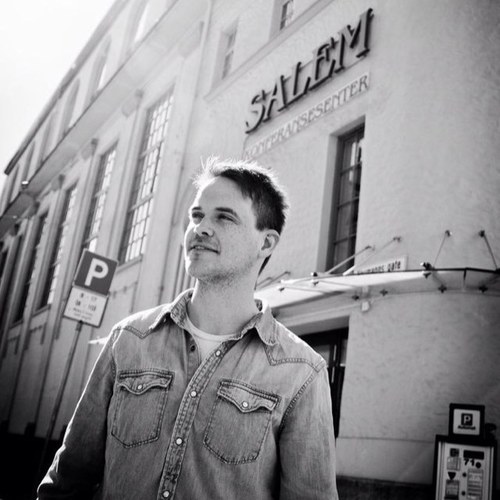 Bibellærer på Bildøy Bibelskole. Tidligere pastor i Salem, Bergen. Glad i Jesus, leser i Bibelen, godt gift og verdens beste fotballag. Det twitrer jeg om.