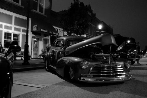 Join us every Tuesday evening in downtown Plainfield. Local enthusiasts gather to showcase their classic and unique vehicles.