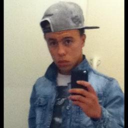 val_madinina's profile picture. 