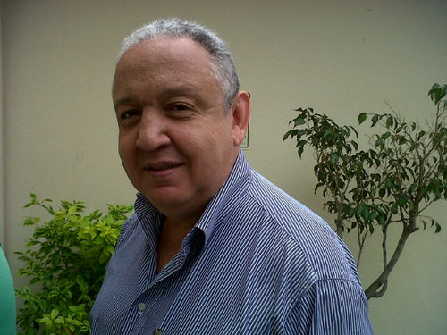 Economista, empleado en docencia y contratista en la personeria de Bello. Exdirector administrativo y finamciero ESE Zamora y CAB Hernan Posada Seguro Social