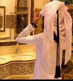 اهجر بيوت الذل لو هي ذهب...واسكن بيوت العز (لو)هي خرابهه