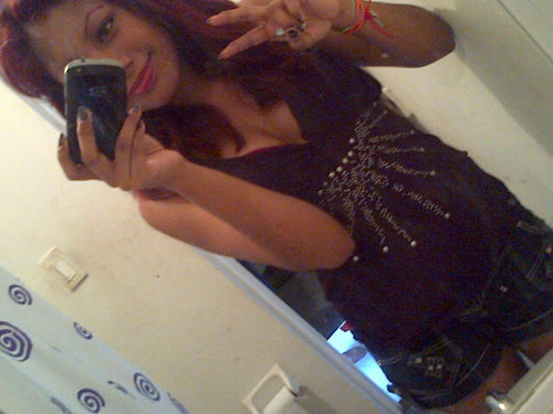 Soy una chica alegre u divertida me encantta conjoser gentte (: