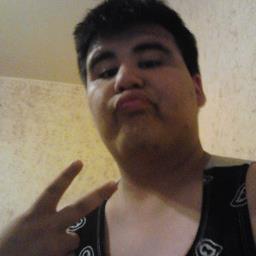 @SIMONFUCKINSEXY ;D one boy you can't have, simon says fuck a bitch. Rocker kinda guy. Im a beautiful person in the inside. Enough said just follow me (: