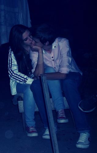 Y morirme contigo si te matas, 
y matarme contigo si te mueres. 
Porque el amor cuando no muere, mata, 
porque amores que matan nunca mueren.♥♪
